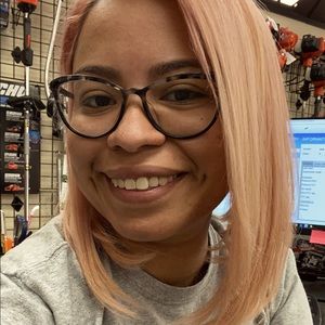 Meet your Posher, Andrea